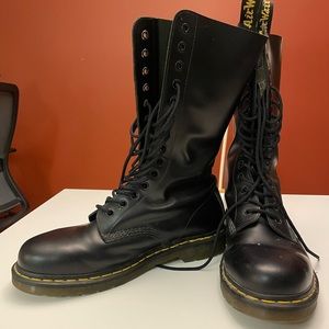 Size 10 Men’s Dr. Martens Smooth Leather 14 Eyelet Boots